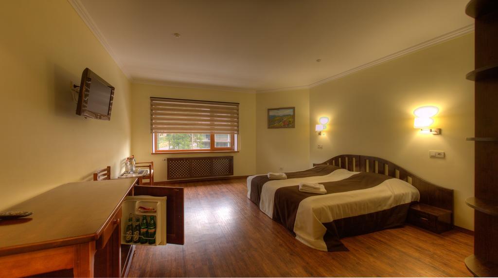 Home Hotel Bukovel Luaran gambar