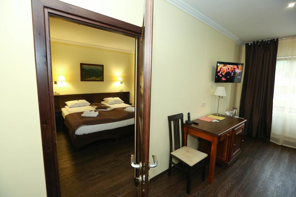 Home Hotel Bukovel Luaran gambar